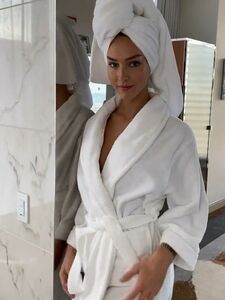 Rachel Cook Nude Bath Robe Strip Leaked