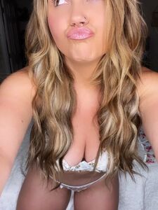 SweetSarah aka @yourfavladyyyy Onlyfans Leaks Nude Photos