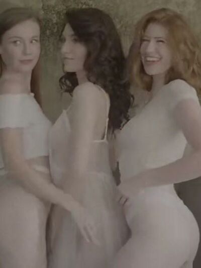 Emily Bloom Nude Lesbian Photoshoot Video Leaked