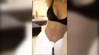 Alexis Ren Nudes and Sextape Video Leaked