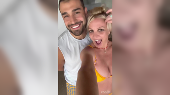 Britney Spears Blonde Babe Teasing With Bikini Video