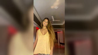 Poonampandeytv Nasty Indian Babe Making Her Fans Horny OnlyFans Video