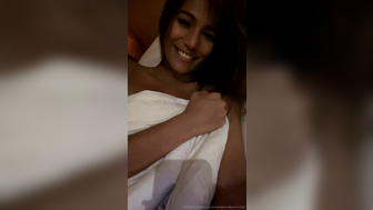 Poonam Pandey Talking to Her Fans While Naked on Bed Onlyfans Video