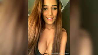 Poonam Pandey Naughty Girl Nipple Slip While Chatting to Her Fans Video