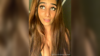 Poonam Pandey Naughty Girl Nipple Slip While Chatting to Her Fans Video