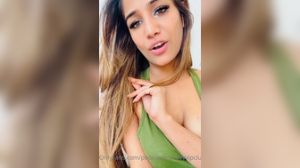 Poonam Pandey Love to Shows Her Beautiful Tits on Cam Onlyfans Video