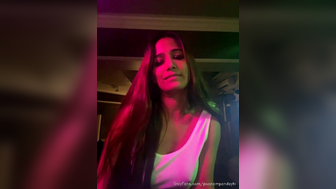 Poonam Pandey Indian Babe With Big Nipple Talking to her Fans Onlyfans Video