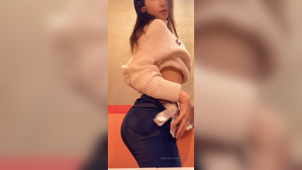 Ellieleen1 Naughty Teen Takes off Her Pants and Rubbing Her Pussy Onlyfans Video