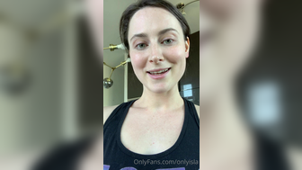 Onlyisla Naughty Milf Talking to her Fans in Live Onlyfans Video