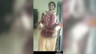 Gadraya body cute sister-in-law took off the gown petticoat and got naked
 Indian Video