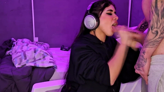 CutePsychosFuck Gamer girl stops playing to eat her stepbrother's huge cock