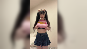 Laararose Aka Littleprincesspoppy Dropping her Nude Boobs Out Onlyfans Video