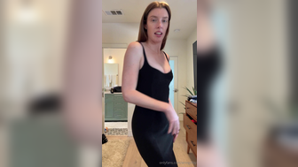 Erin Gilfoy Gets Exposed Her Tits and Ass While Try on New Dresses Onlyfans Video