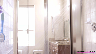 Cherie DeVille Hot Mom Fucked Daughters Bf While Licking Juicy Cunt And Teaches How To Ride Properly Video