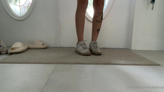 Babyfooji Exposed Her Wet Pussy While Sucking Toes and Feets on Cam Onlyfans Video