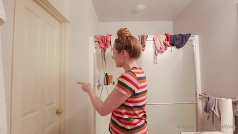 Rose Kelly Naughty Milf Exposed her Big Bubble Butt While Cleaning Her Bathroom Onlyfans Video