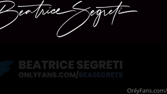 Beatrice Segreti Curly Hair Ebony Gets Her Pussy Stretches in Various Poses Onlyfans Video