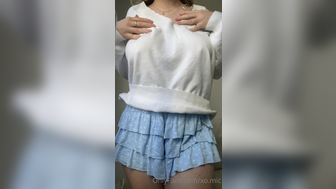 Xo.mic Love to Shows Her Massive Boobs and Butt Cheeks on Cam Onlyfans Video