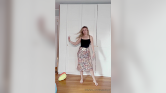 Dinglederper Young Blonde Exposed her Amazing Figure While Try on Haul Onlyfans Video