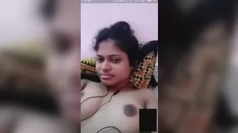 Girlfriend talking bare body with boyfriend on video call
 Indian Video