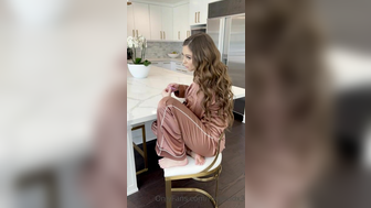 Riley Reid Gives Sloppy Blowjob to a Guy and Gets Quick Pussy Fuck Onlyfans Video