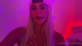 Kristen Hancher Teen Girl Shows her Petite Figure While Talking to Fans onlyfans Video