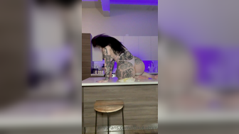 Ravengriim Teasing her Booty Cheeks and Tits with Cakes Onlyfans Video