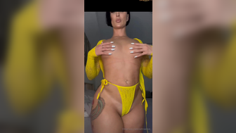 Zahra Elise Playing Horny Tits And Shaking Thick Ass With Oil Onlyfans Video