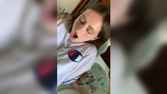 Katso Kinky getting fucked by big dick hard on her pussy onlyfans leaks