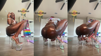Pregnant Esha Mae on High Heels Fucks Herself With a Dildo