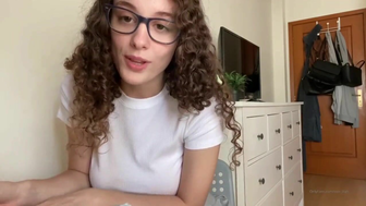 Love_lilah- Hot Girl With Glasses Getting Naked And Masturbating Her Sweet Pussy