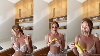 Daisy Keech Teases Us Wearing Sexy Lingerie Onlyfans Video