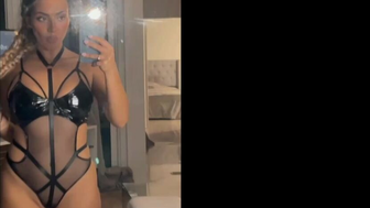 Araqueenbae Sucking Black Dick And Strip Teasing Video