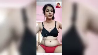 The girl showed her beautiful tits by taking off her black bra on a video call
 Indian Video