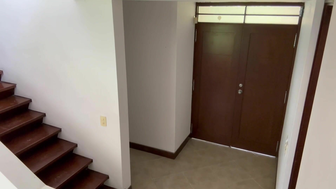 Wife caughts real state agent fucking her husband while showing the house