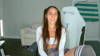 Izzygreen Spread Legs and  Vibrating her Pussy till Gets Orgasm Onlyfans Video