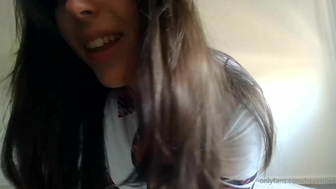 Heyimbee School Girl Teases Us With Big Tits And Juicy Ass Onlyfans Video