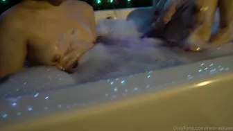 Nebraskawut Fingering Juicy Pussy With Friend In Bathtub Video