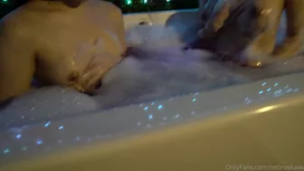 Nebraskawut Lesbian Porn in the Bathtub Onlyfans Nude Leak