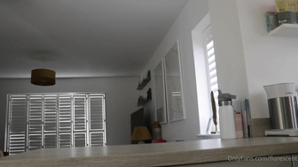 Florescent Eat Me On Kitchen Counter Explicitly Up-Close Onlyfans Video