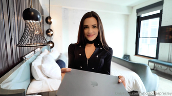 Whoispiperpresley Stretches Nude Pussy With Hard Dick Onlyfans Video