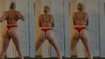 Slim Thicc Carlie Twerking to the Beat