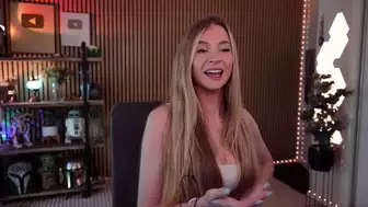 Bebahan Blonde Girl React to gets wild at the sex dungeon in this steamy video