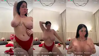 Big Boobs Girl Shows Huge Tits Live On Stream Naked Fingering Pussy