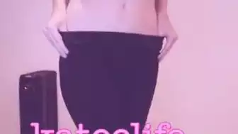 Kateelife Fit Babe Strips Down and Plays with Her Pussy in Live Cam Video