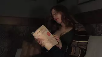 Bettie Bondage Pregnant MILF Video Gives a Steamy Blowjob and Fucks in Living Room.