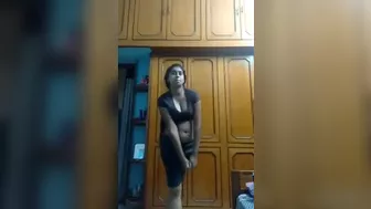 Chudasi girl wiped her ass while standing by putting her hands in tights
 Indian Video Tape