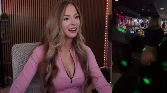 Bebahan Blonde Girl reacting to Wild porn clips in Live Stream Video