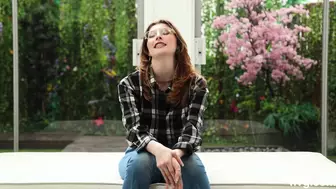 NVG Vanna Gets Fucked After a Wet Blowjob in Casting Couch Video