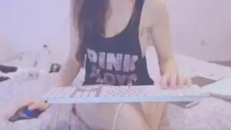 Katee Owen Gets Naughty In Bedroom In A Live Stream Video